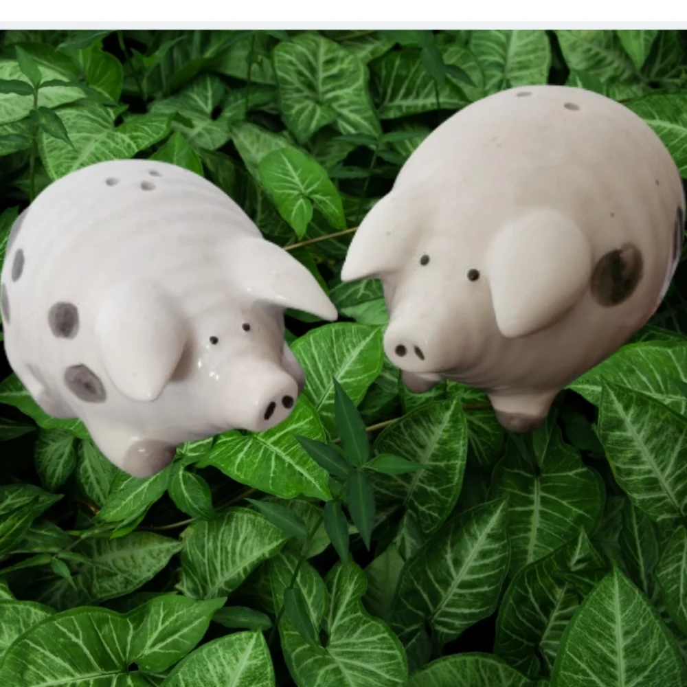 Cracker Barrel Pigs Salt & Pepper Shackers